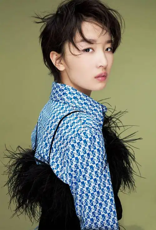 周冬雨清爽短发潇洒俏皮(组图)