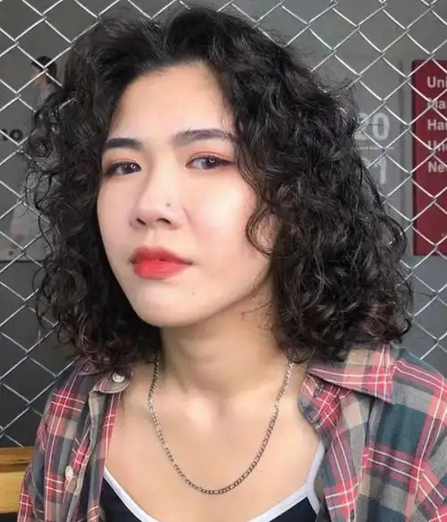 今冬流行烫满头发型20多款,时尚还保暖,烫完真洋气