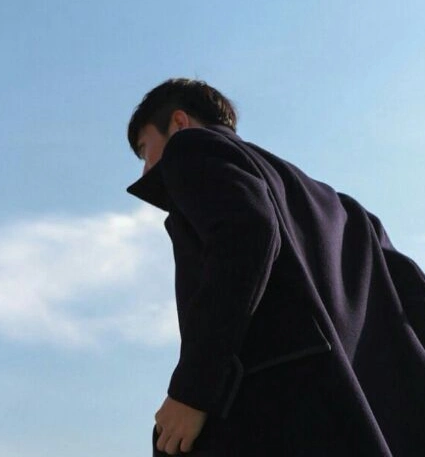 心理测试:下面哪个男生背影让你有安全感?测你另一半的颜值有多高!