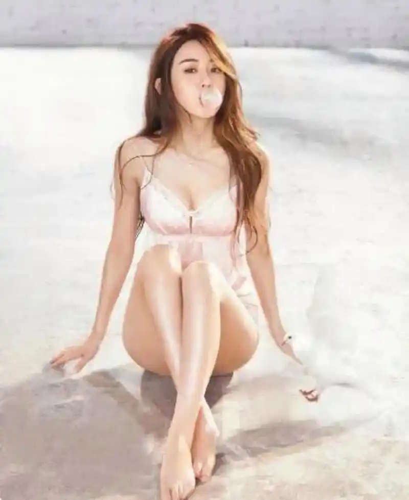 男人装把赵丽颖拍的,媚而不妖,身材真好!