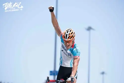 《破风》曝"加油"海报 彭于晏,窦骁助威高考