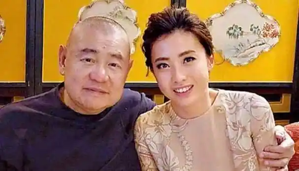 刘銮雄爱妻甘比晒照与古天乐一起做公益穿近3万元外套好阔气