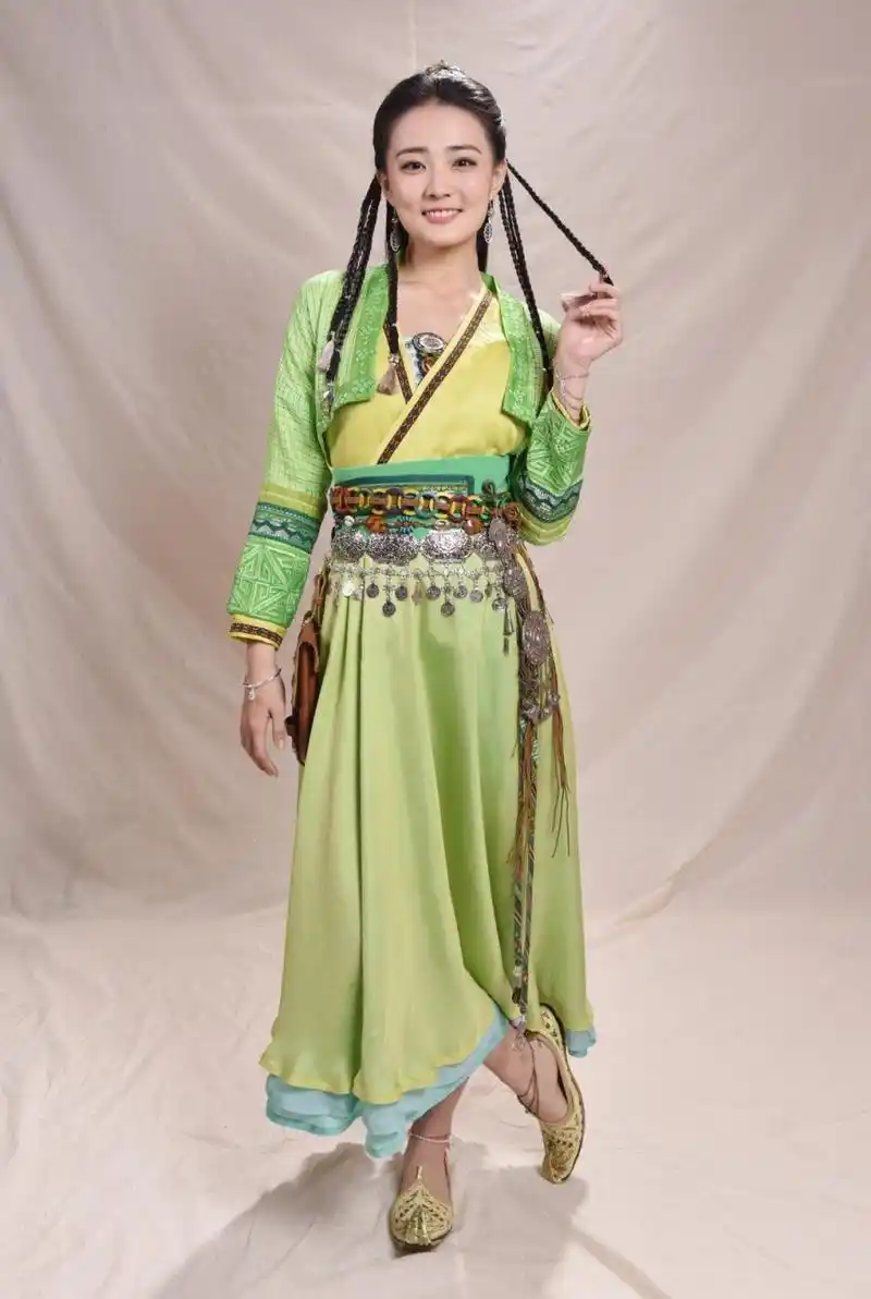 #娱乐# #时尚# #明星娱乐热点# 徐璐的古装造型写真,甜美的微笑还在,