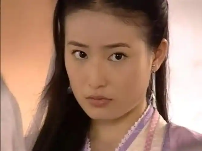 扮演者鲍逸琳现状曝光倚天屠龙记里的杨不悔现在变成这样了