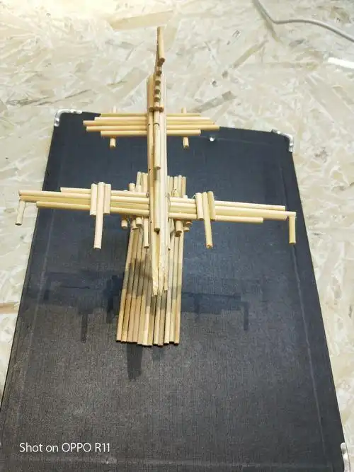 晨曦艺术大班下午木棒雪糕棒拼装作品.