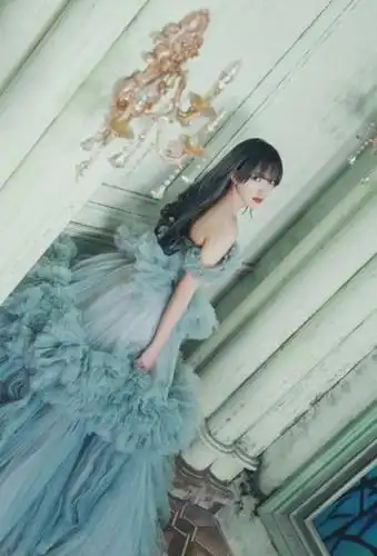 程潇蓝色蛋糕婚纱裙性感写真图片