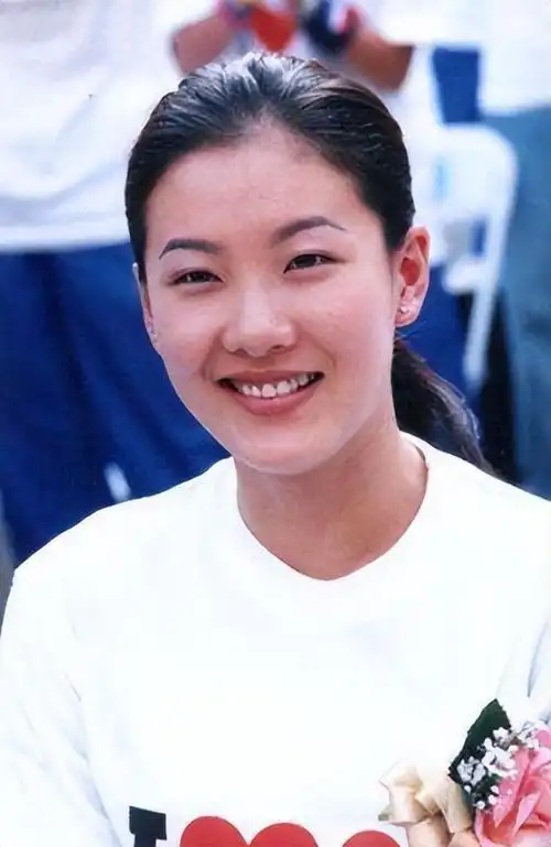 回顾跳水女皇伏明霞嫁大26岁丈夫婚后5年生3胎比郭晶晶还幸福