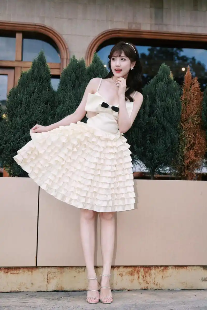 snh48李艺彤 一字带高跟凉鞋[爱你] 676767#李艺彤