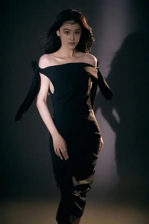 张馨予37岁生日回广东与家人同庆,网友偶遇夫妇二人超低调!_腾讯新闻