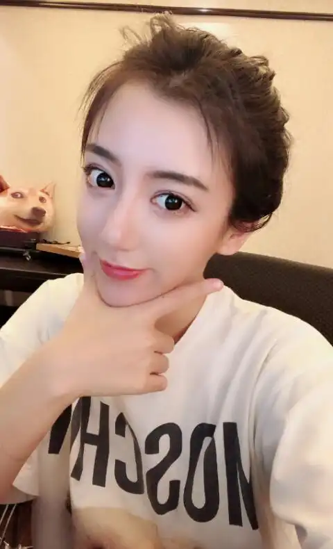 呆妹儿小霸王个人最新生活照斗鱼呆妹儿写真微博图片