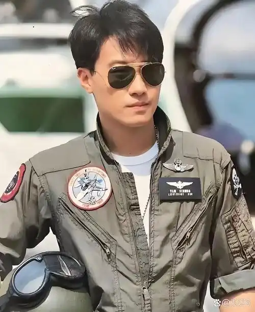 其实黎明的颜值一直都被吹嘘着,他的五官真的没有那么帅