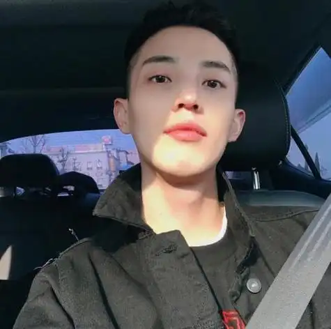 素颜头像男生生活照图片高清