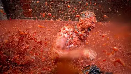 几百吨红色炸弹把这里染成了全球最血腥的地方胆小勿入