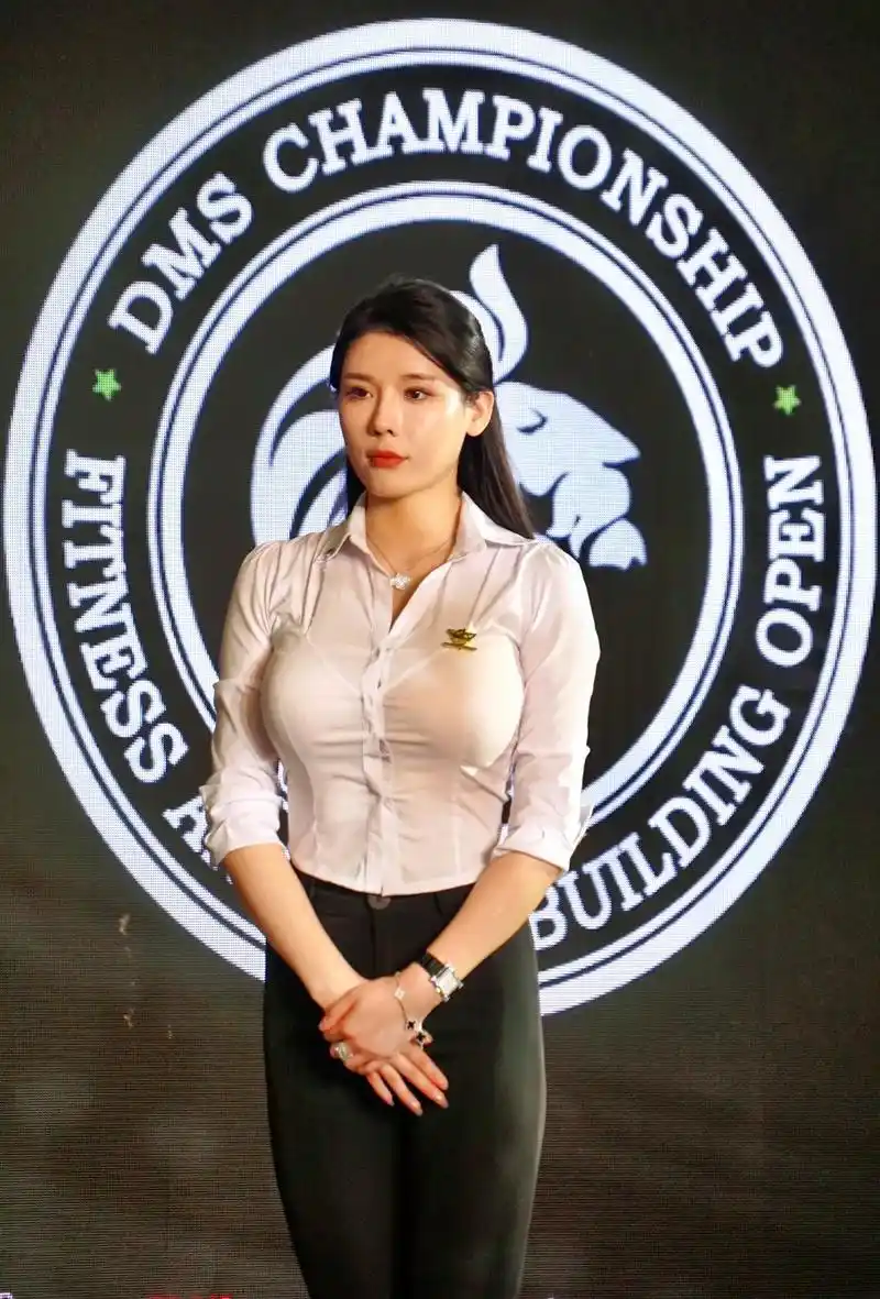 刘太阳黑色紧身 - 抖音