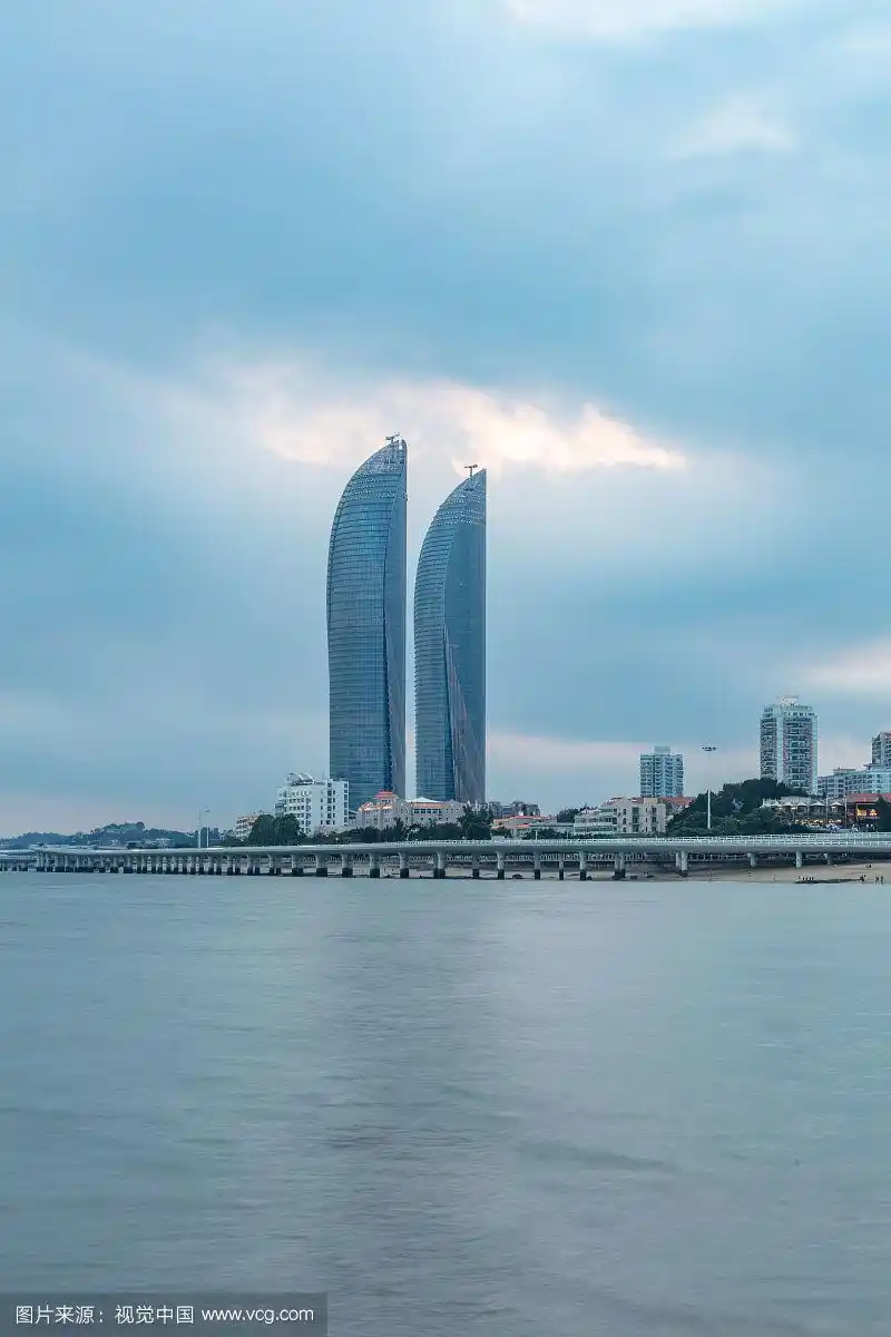 厦门双子塔城市风光