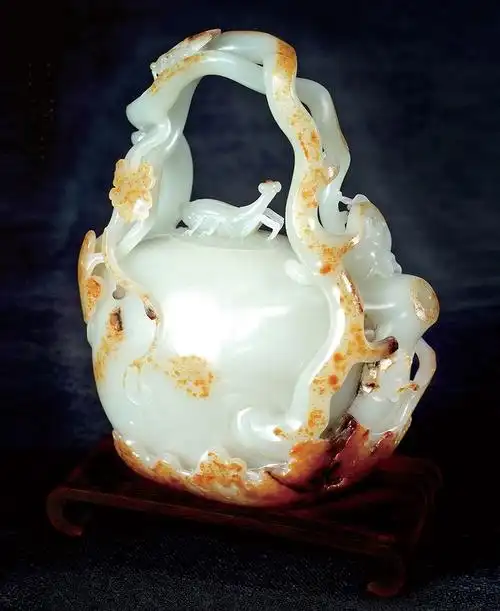 中国玉雕大师樊军民作品--秋意提梁壶