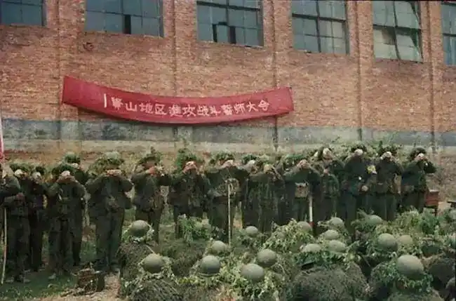 图为27军出征誓师大会.