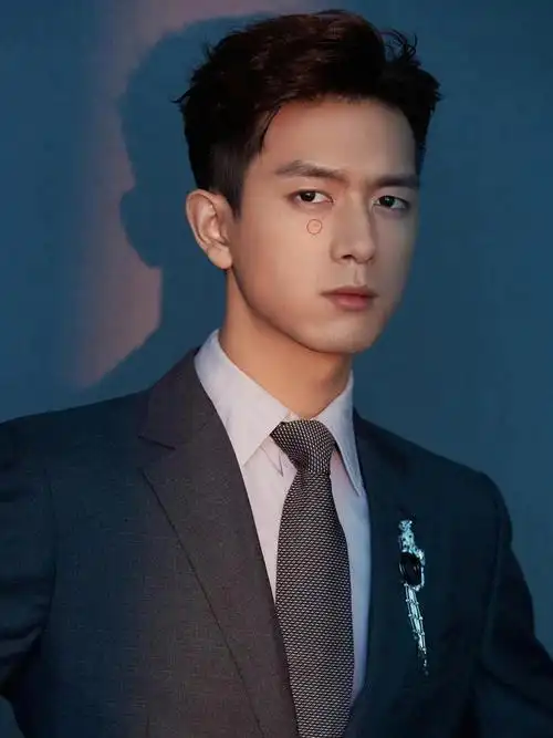 脸上有痣的几位明星:任嘉伦苏感十足,王一博性感,朱一龙最特别