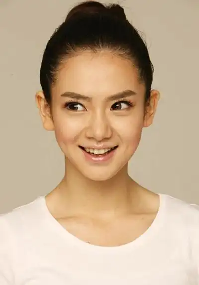 戚薇素颜教化妆 告诉你戚薇的皮肤怎么变