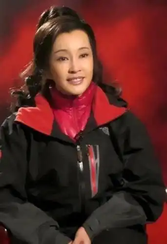 70岁刘晓庆近照惊艳网友年轻漂亮不老女神