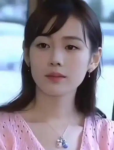 看到孙艺珍就像初恋一样让人美好,满脸胶原蛋白,妥妥的神仙颜值