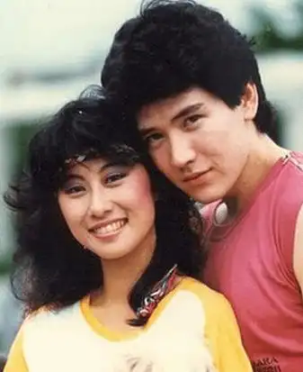 最终叶倩文向费翔提出分手,果断结束这段没有结果的恋爱.