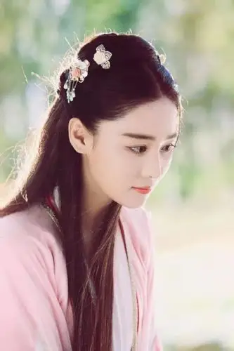 张馨予再次微调 美出新高度