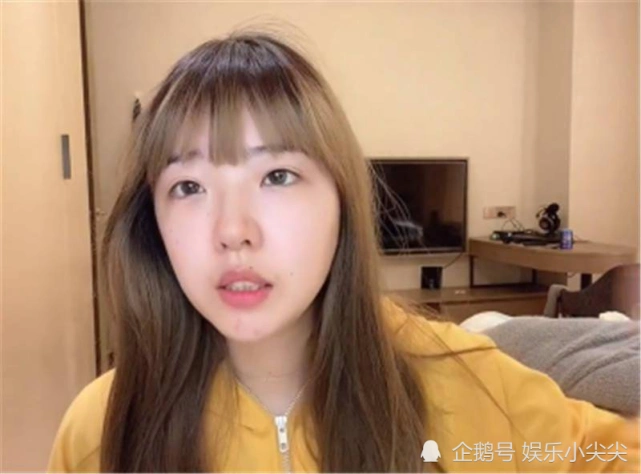 网红咬米晒素颜视频眼影口红却一样不落网友扒出其真实长相岁月痕迹重