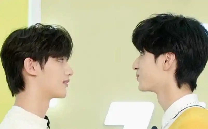 【浩瀚鑫空】长大后的严邈邈喜欢做个酷盖,可丁妙妙还是觉得他弟宇宙