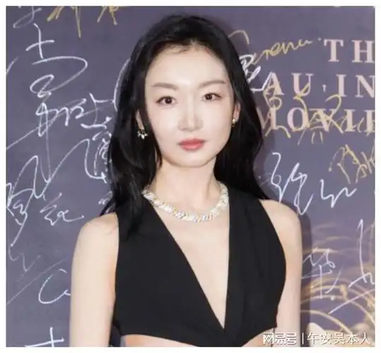 三金影后周冬雨:人前单纯无害小白兔,人后私生活混乱,让人意外|陈晓