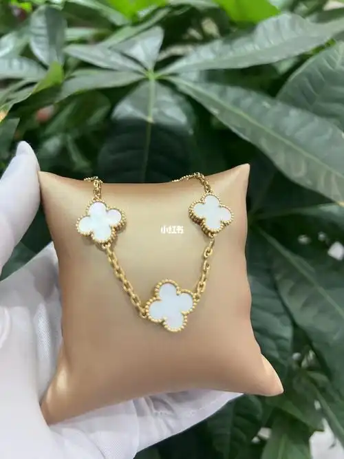 梵克雅宝白贝母四叶草 款号:vcara41800