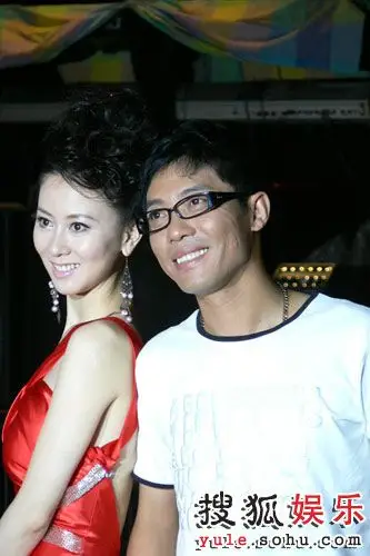 汤加丽黑龙突破尺度 湿身拍《爱的太累》mv(图)