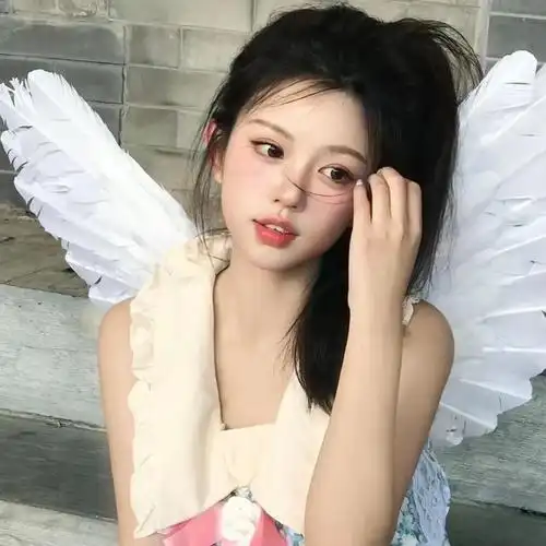 抖音搜小程序[冰甜故事会],输入[1411182]看全文我抬头看向温子恒.