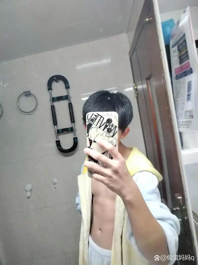 告别细狗喽 13岁才有腹肌,平时多攀攀岩,不喜勿喷