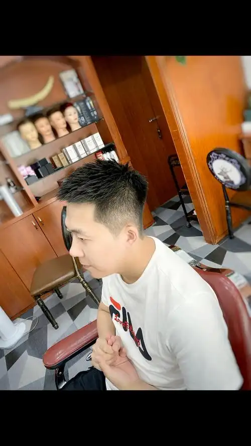 短款飞机头,清爽又不失帅气,你值得拥有.