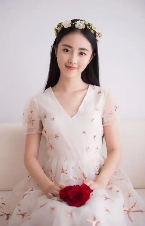 简介:章乐韵温婉秀丽写真图片,分享一组章乐韵图片给大家,图中的明星