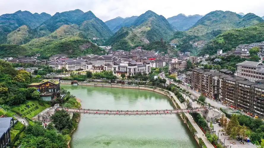 新华社记者 杨文斌 摄这是贵州省仁怀市茅台镇(2021年10月13日摄,无人