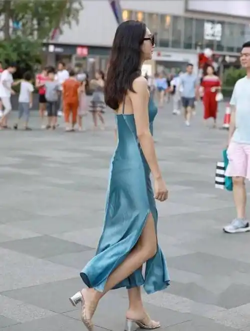 而有的却非常喜欢这样的身材,觉得自己骨架大穿衣服还好看了,其实身材