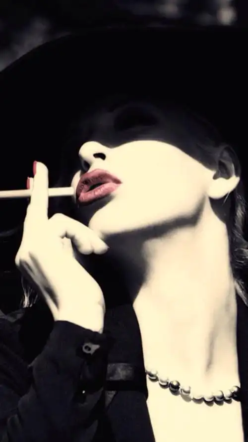 有抽烟女生的图片吗?当手机壁纸,高清的.