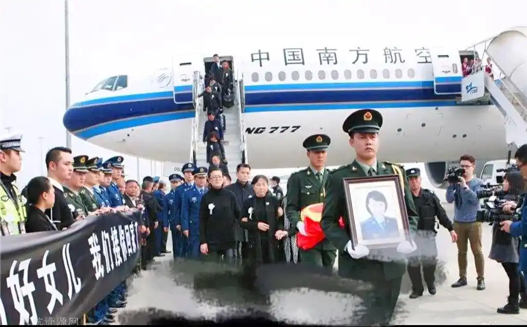 中国首位歼10战斗机女飞行员余旭在执行任务中牺牲,年仅30岁 - 抖音