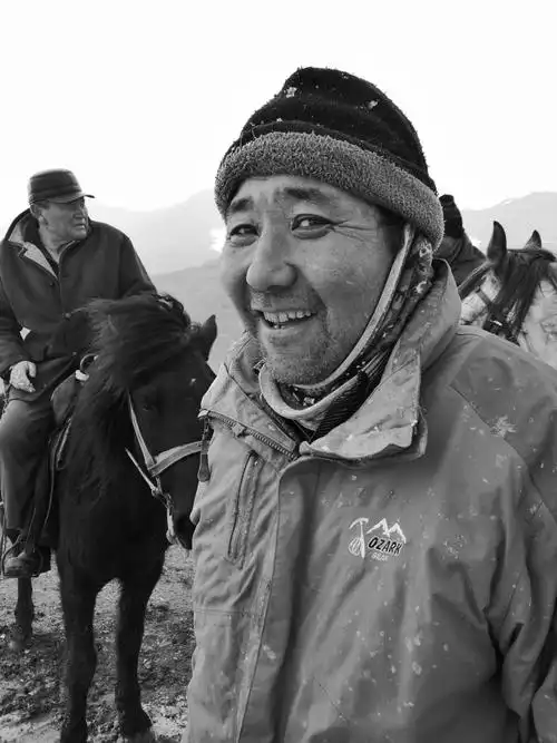 这就是哈萨克族人,豁达,开朗,自信.