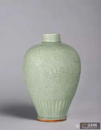 明早期 龙泉窑缠枝纹梅瓶 h 26cm