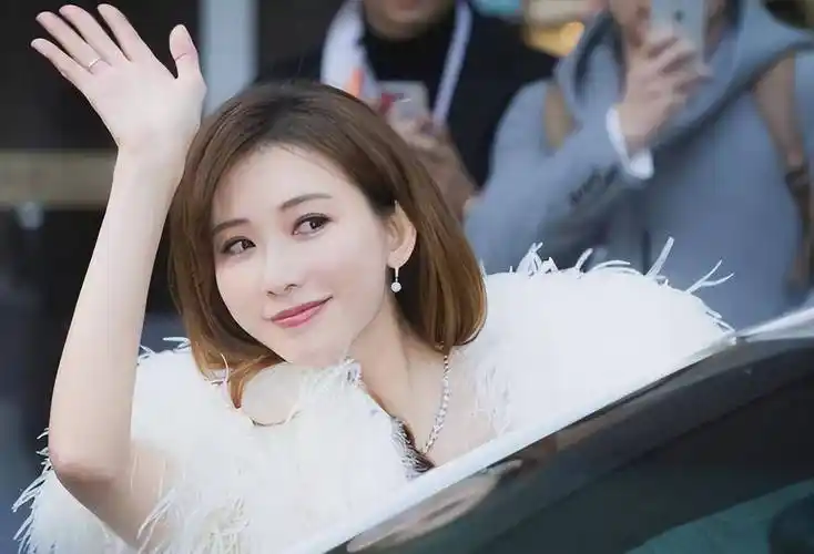 林志玲晒老公演出照,六块腹肌清晰可见,婚后生活幸福美满_黑泽良_演技