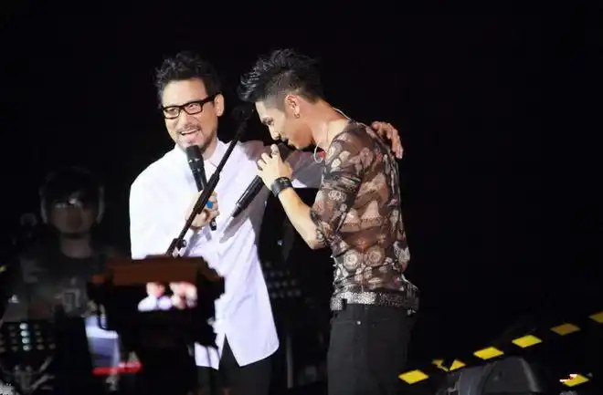 谭咏麟为什么收他为干儿子?