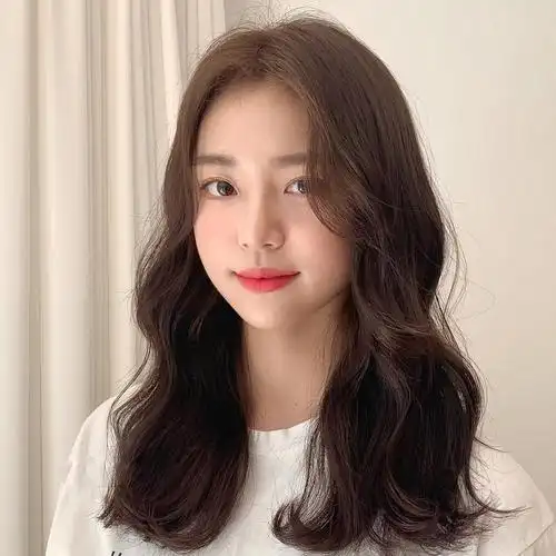 中长卷发哪种好看(超流行的五款中长卷发)