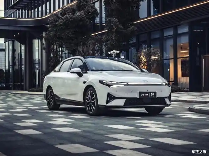 小鹏p5外观