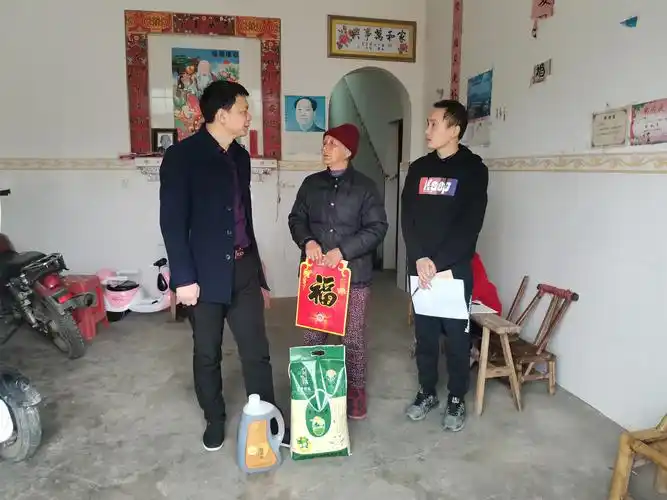 情暖春节-县司法局春节前走访慰问贫困户