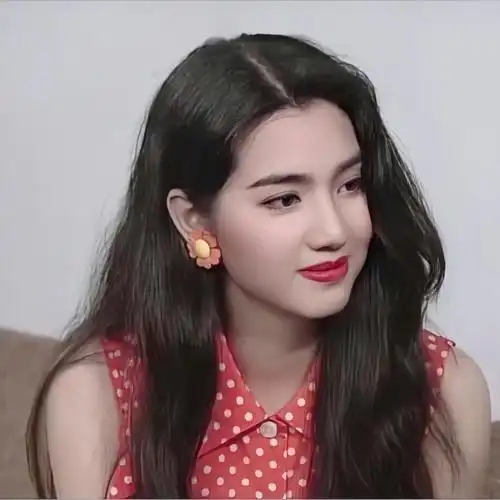 港风女星头像更新几张氛围感很强的美女