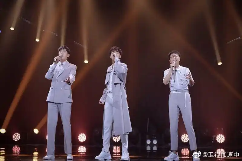 声入人心少年组不畏高压燃情开唱胡浩何亮辰二重唱展强劲实力