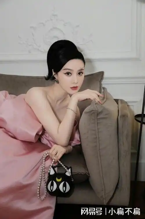 范冰冰现身2023巴黎时装周百变造型鲨疯了碾压全场